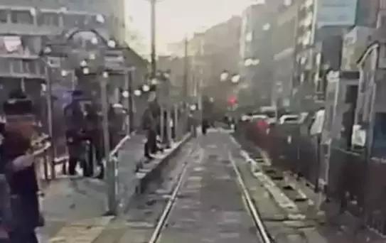 Tramvay Kazasında 79 Yaşındaki Adam Yaralandı