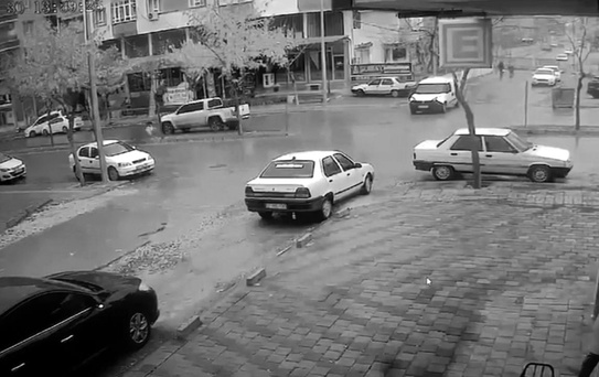Siverek'te Kaza: 6 Yaşındaki Kıza Otomobil Çarptı