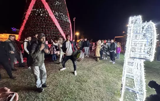 Yılbaşı Kutlamaları Adana ve Mersin'de Coşkuyla Gerçekleşti