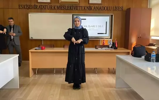 Ellerim Sesin Olsun Projesi'nde İşaret Dili Eğitimleri Başladı
