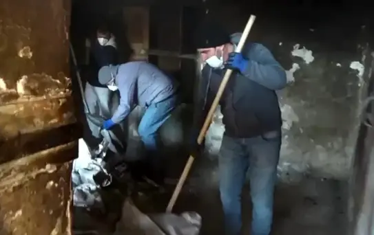 Isparta'da Çöp Evde Yaşayan Adam Kurtarıldı