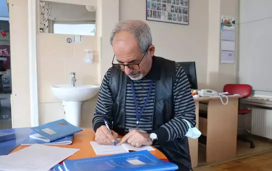 Kanser Hastası Öğrencilerini Şiirle Ölümsüzleştiren Öğretmen