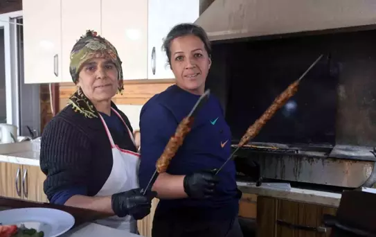 Deprem Sonrası Gelin-Görümce Kebap Dükkanı