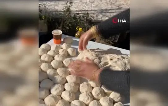 Ferdi Tayfur Anısına Pişi Dağıtımı
