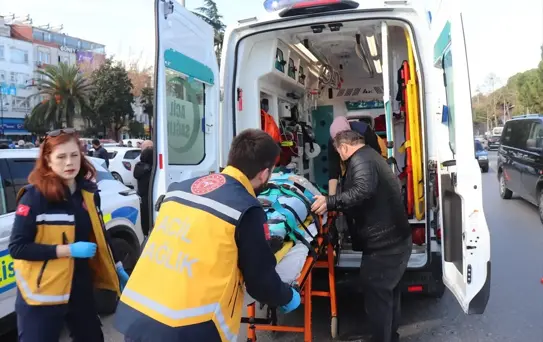 Ünye'de Motosiklet ve Otomobil Çarpıştı