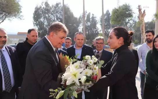 Cemil Tugay, İZBETON Genel Müdürlüğü'nü Ziyaret Etti