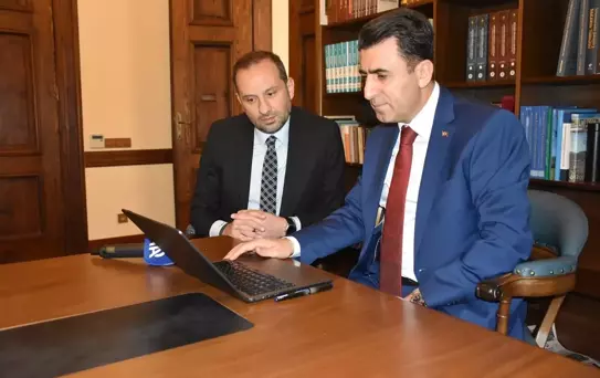 Vali Aygöl, 'Yılın Kareleri' Oylamasına Katıldı
