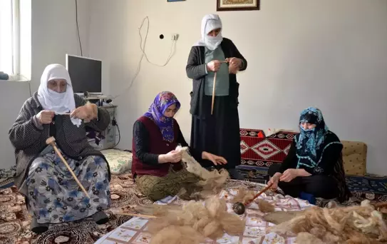 Muş'ta Yün Çorap Geleneği Yaşatılıyor