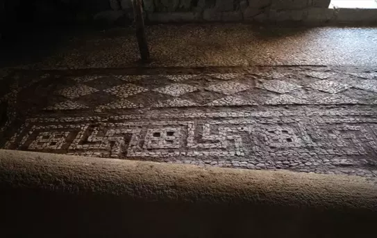 Assos'ta 2200 Yıllık Mozaik ve Anıt Mezar Bulundu