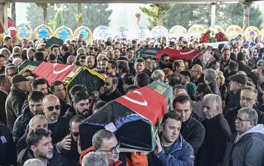 Bolu'da Yangında Hayatını Kaybeden Aile Toprağa Verildi