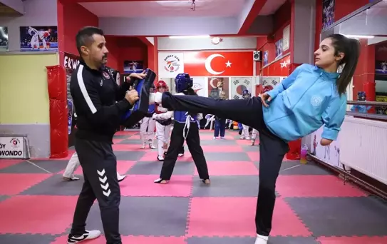 Engeline meydan okuyan Tuana, ilk tekvando şampiyonasında madalya sevinci yaşadı