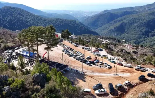 Alanya Belediye Başkanı Özçelik'ten Bademağacı Mahallesi'nde Halk Buluşması