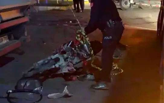 Mersin'de Trafik Kazası: 1 Ölü, 2 Yaralı