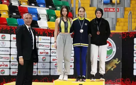 U18 Türkiye Salon Atletizm Şampiyonası Sona Erdi