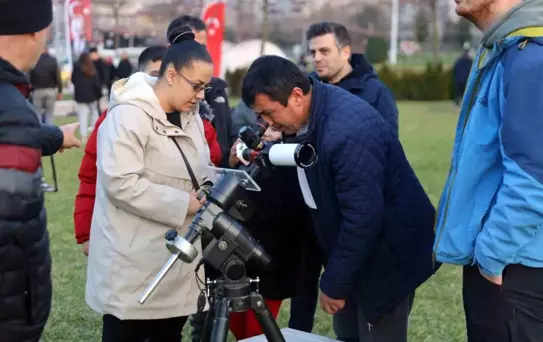 Bursa'da Gökyüzü Gözlem Şenliği: Bilim Tutkunları Güneş ve Gezegenleri İnceledi