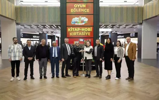 KUMSmall AVM'den Otomobil Çekilişi Kazananı Yusuf Bulut'a Tesla!