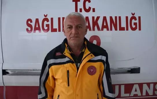 Depremzede Tekniker, Ambulansların Bakımını Üstleniyor