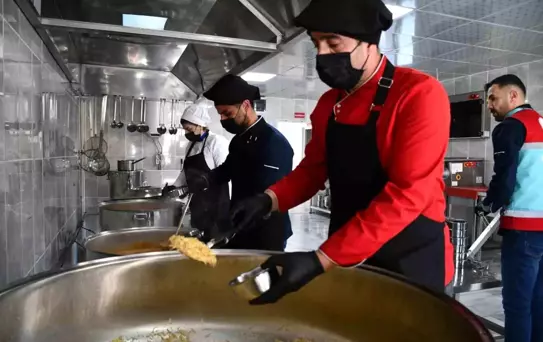 Şırnak'ta Yetimlere Sıcak Yemek Desteği