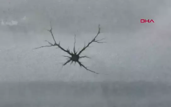 Pusat-Özen Baraj Gölü Buz Tuttu, Eski Pusat Köyü Ortaya Çıktı