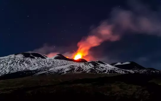 Etna Yanardağı'nda Güçlü Lav Akışı Meydana Geldi