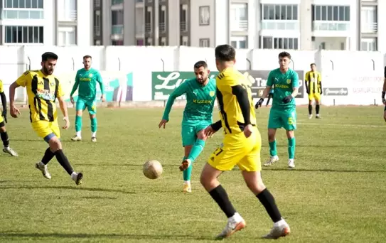 1966 Edremitspor zirveye ortak oldu