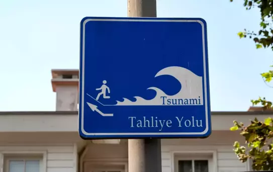 Santorini'de Deprem Fırtınası: Türkiye'de Tsunami Tehdidi