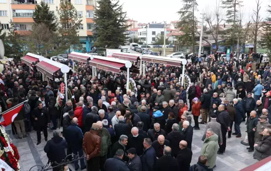 Eskişehirspor'un Efsane Oyuncusu Fethi Heper Son Yolculuğuna Uğurlandı