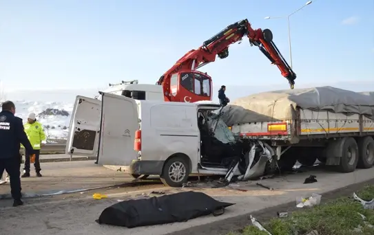 Havza'da Minibüs-Tır Çarpışması: 1 Ölü, 2 Yaralı