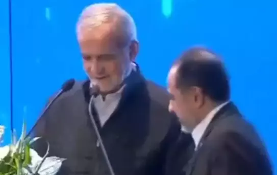 İran lideri Pezeşkiyan Türkçe şiir okudu, uyarı gecikmedi