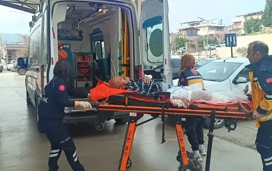 Adana'da Çiftçi Çapa Makinesine Ayağını Kaptırdı