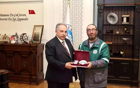 Başkan Yalçın'dan örnek davranış gösteren personele takdir