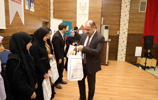 Şanlıurfa'da 350 Hafız Çocuğa Tablet Hediye Edildi