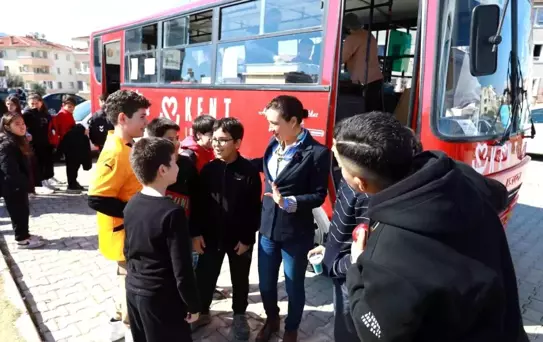 Selçuk'ta İkinci Kent Lokantası Öğrenci Otobüsü Açıldı