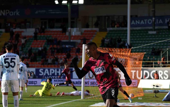 Alanyaspor, Adana Demirspor'u 3-2 Mağlup Etti