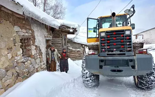 Sivas'ta Yaşlı Çift Kurtarıldı