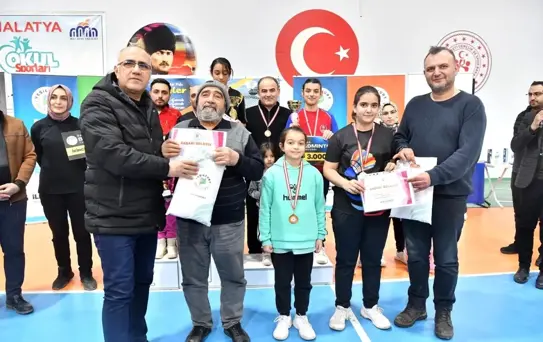 Aileler arası Badminton Turnuvası büyük ilgi gördü