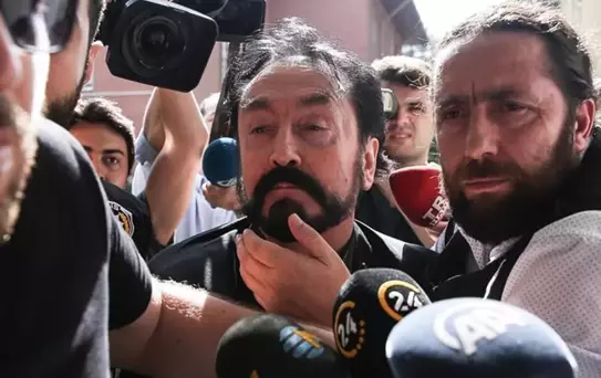 Adnan Oktar'ın yeniden hakim karşısında: 3 suçtan beraat etti, savunması dikkat çekti