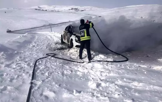 Horasan'da Araç Yangını Korkuttu