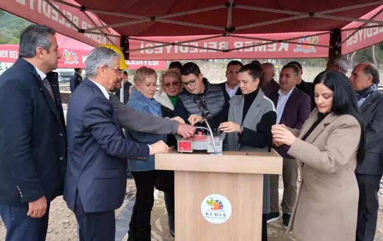 Tekirova'ya Yeni Kapalı Pazar Yeri Temeli Atıldı