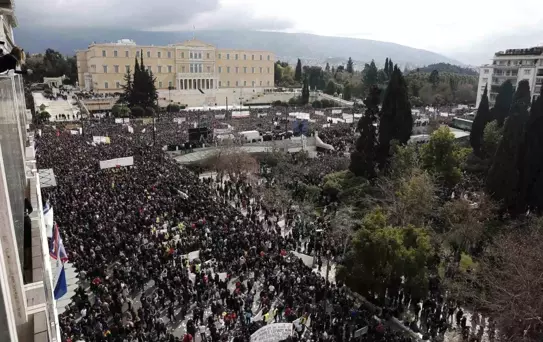 Yunanistan'da Tren Kazası Protestosu Çatışmaya Dönüştü