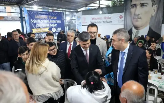 Mersin'de Protokol İftar Sofrasına Katıldı