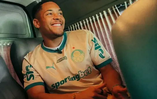 Palmeiras'ın Vítor Roque transferi tarihe geçti