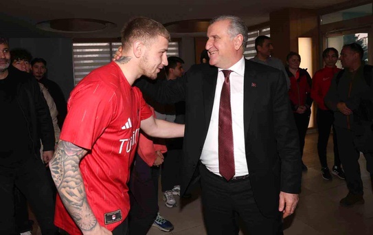 Bakan Bak'tan Milli Sporculara İftar