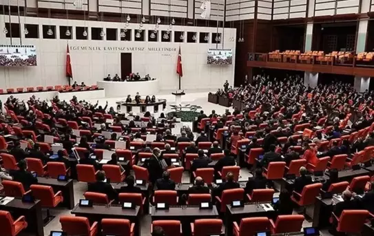 CHP milletvekilleri Meclis'te komisyonu terk etti