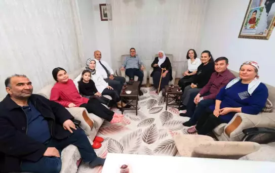 Muğla Valisi Akbıyık Şehit Piyade Er Osman Kara'nın ailesine iftarda konuk oldu