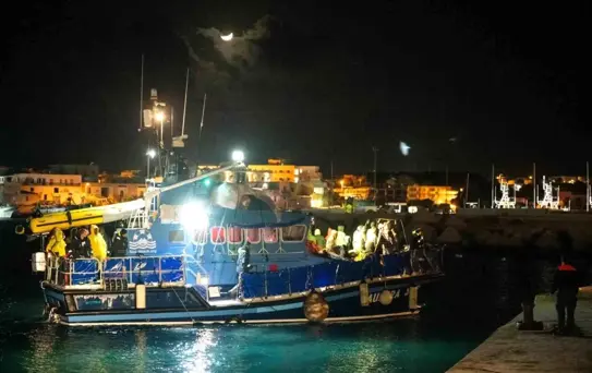 Tunus'ta 32 Göçmen Sea Watch Tarafından Kurtarıldı