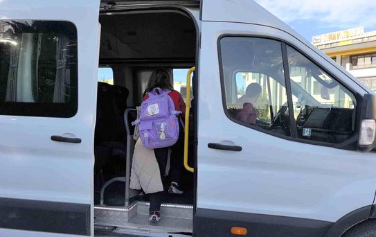 Kadın Şoför Seyhan, Gücünü Gösteriyor