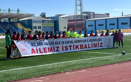 Ağrı Aile ve Sosyal Politikalar Gençlik ve Spor Kulübü Kadın Takımı, Silopi Belediyesi Spor Kulübü'nü 2-1 mağlup etti