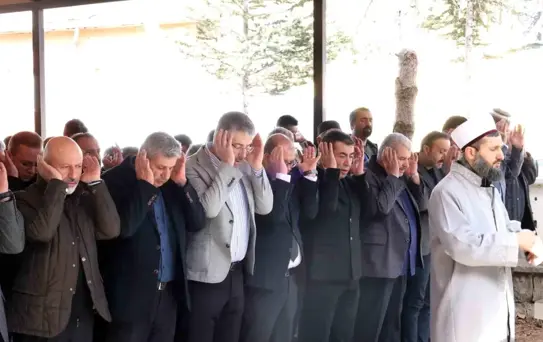 Özkan Altun'un Annsi 92 Yaşında Hayatını Kaybetti