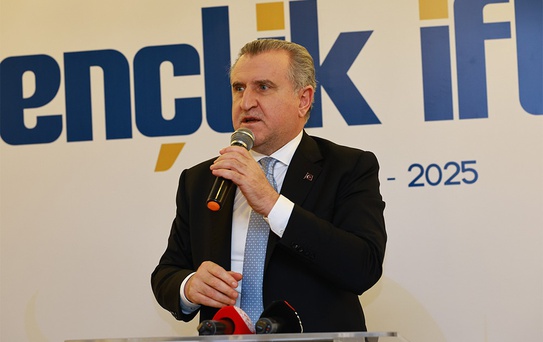 Sultanbeyli'de 5 bin genç ile iftar yapan Bakan Bak, müjdeleri peş peşe sıraladı